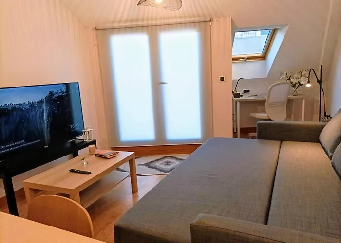 Con Terraza, Plaza America * فيجو